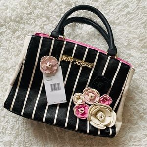 🌸 Black / Pink Bag